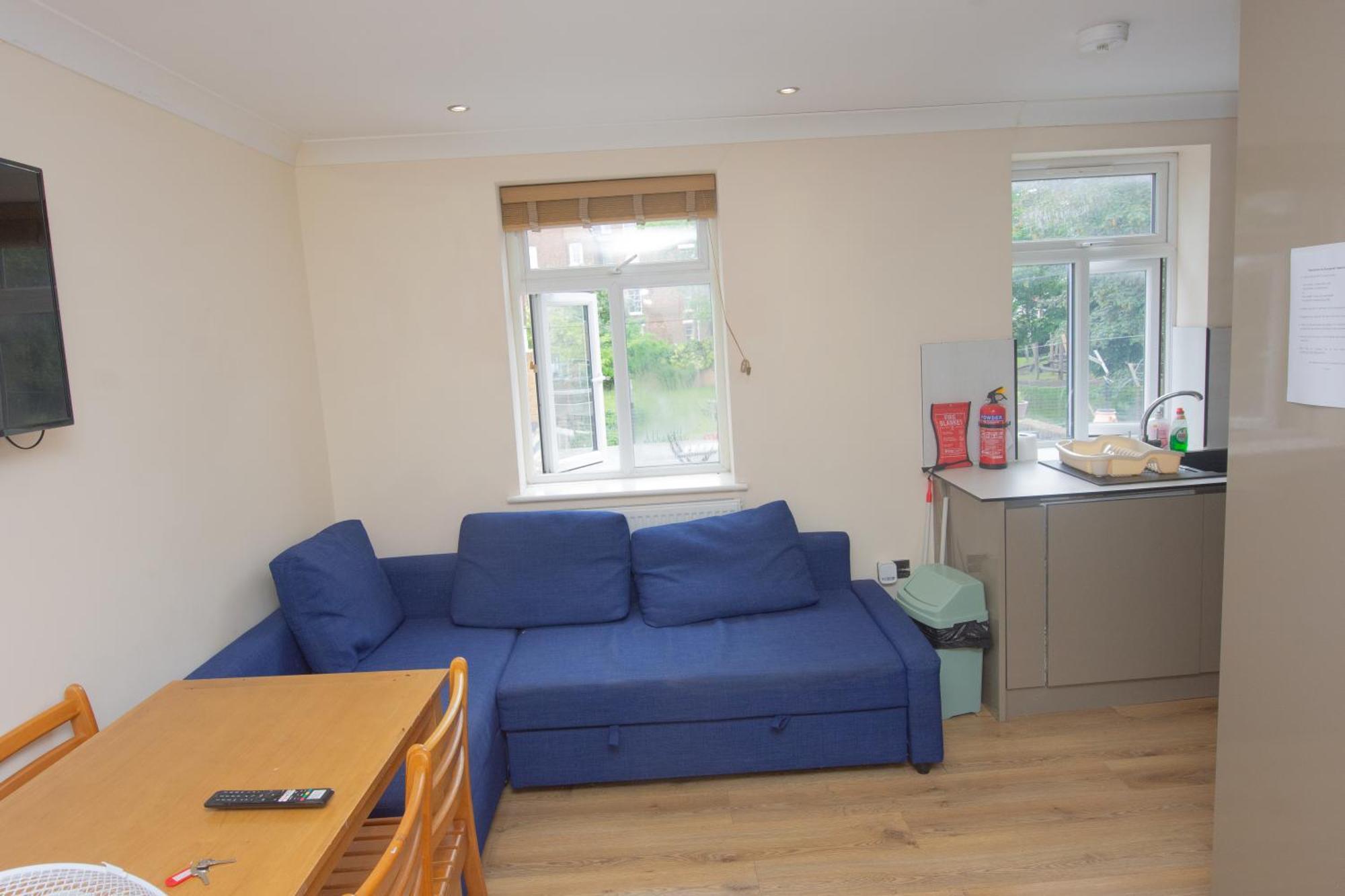 Evergreen Apartments, Flat 3, * London