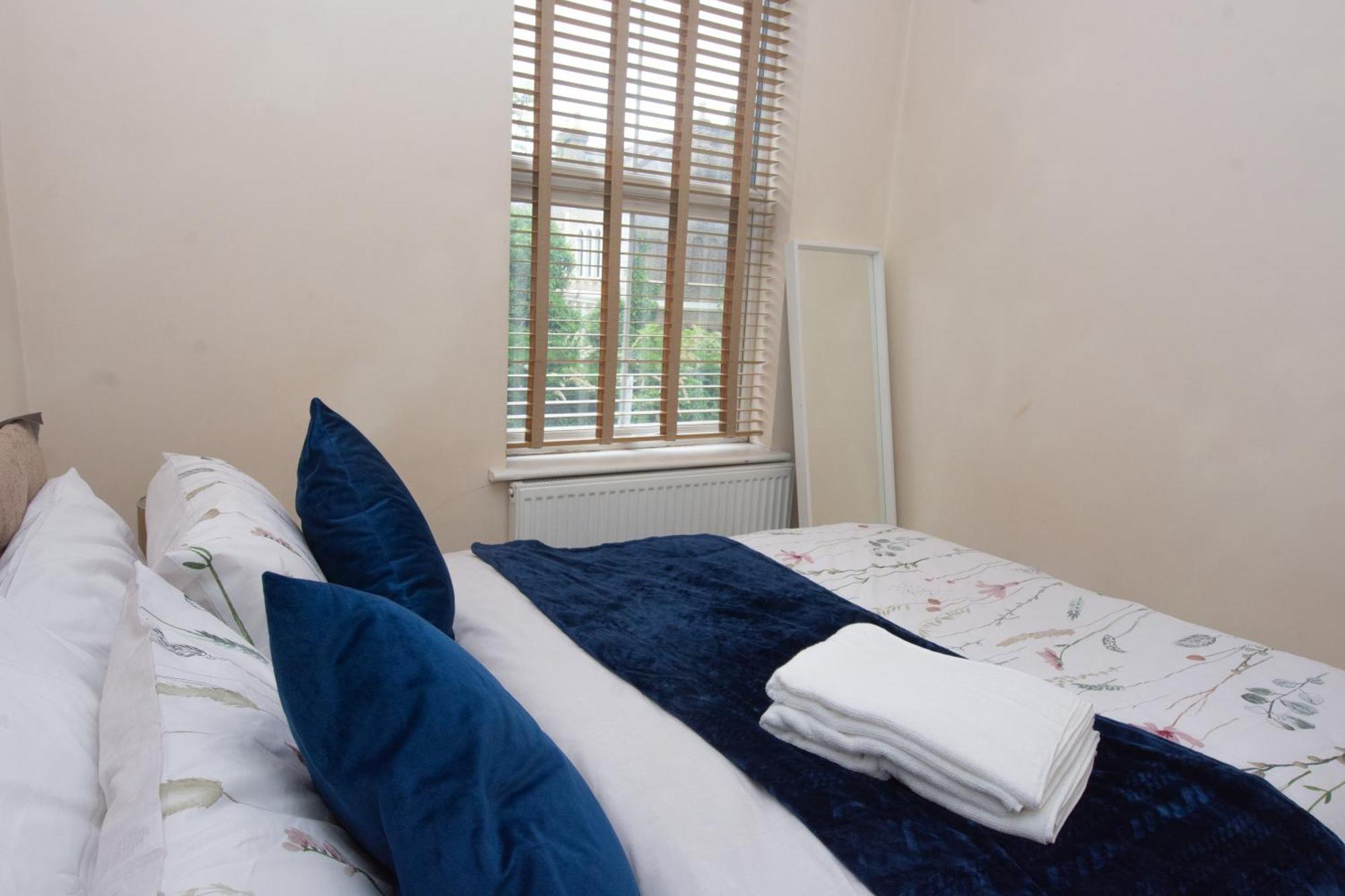 Evergreen Apartments, Flat 3, *
