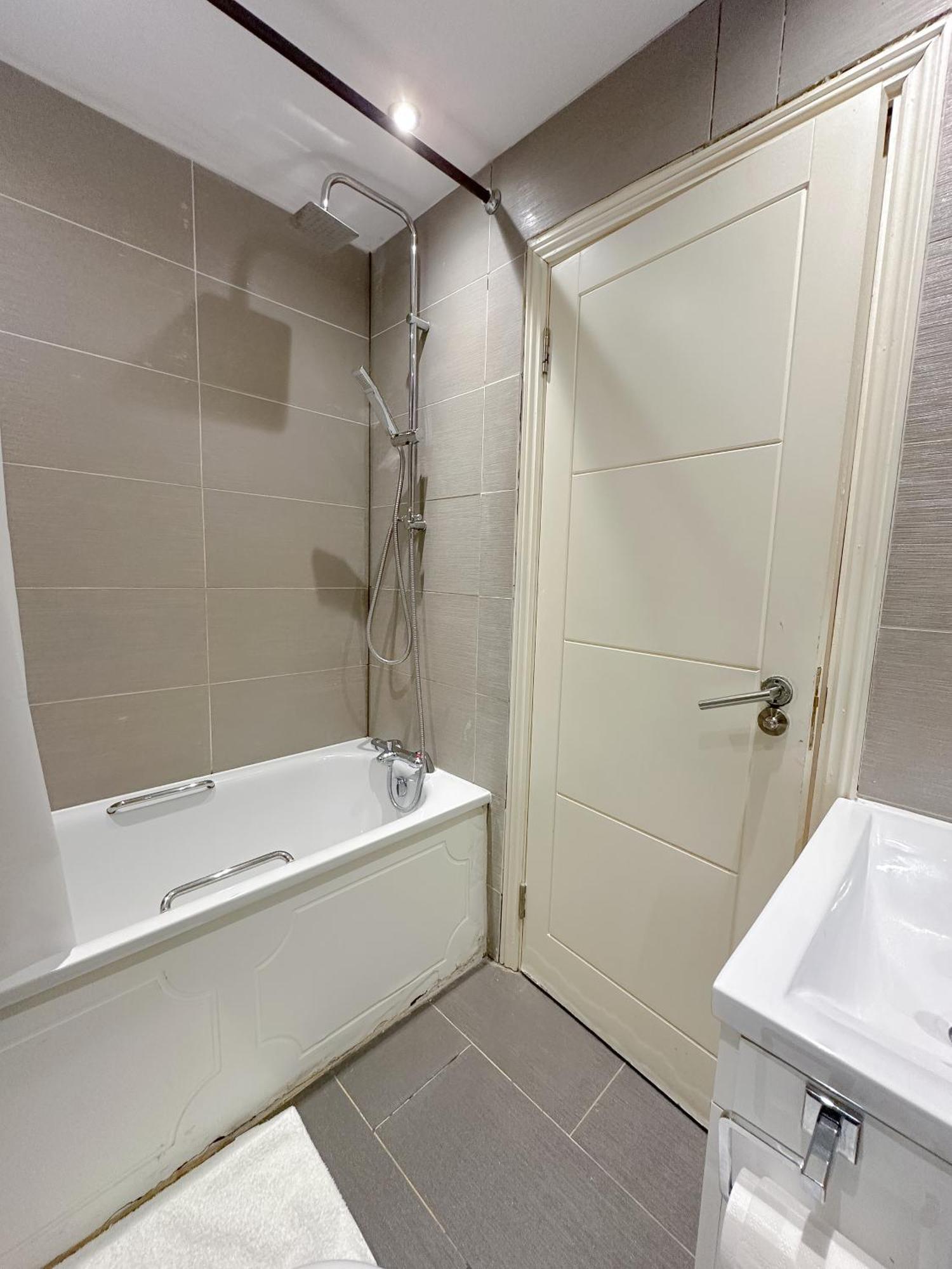Evergreen Apartments, Flat 3, *